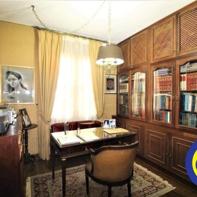 Casa Residencial com 536m², 4 quartos, 1 suíte, 4 garagens, no bairro Centro em Florianópolis