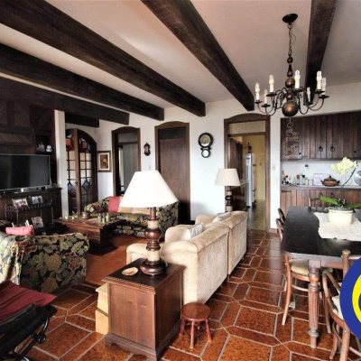 Casa Residencial com 536m², 4 quartos, 1 suíte, 4 garagens, no bairro Centro em Florianópolis