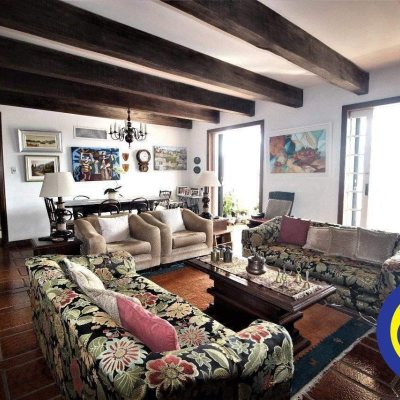 Casa Residencial com 536m², 4 quartos, 1 suíte, 4 garagens, no bairro Centro em Florianópolis