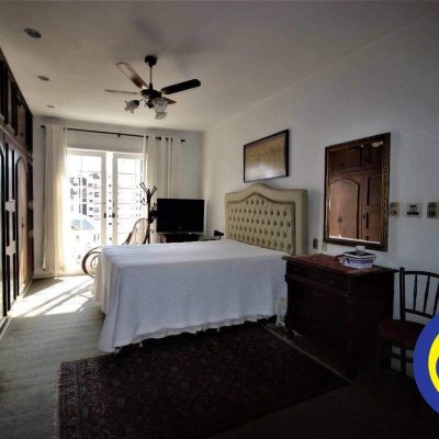 Casa Residencial com 536m², 4 quartos, 1 suíte, 4 garagens, no bairro Centro em Florianópolis