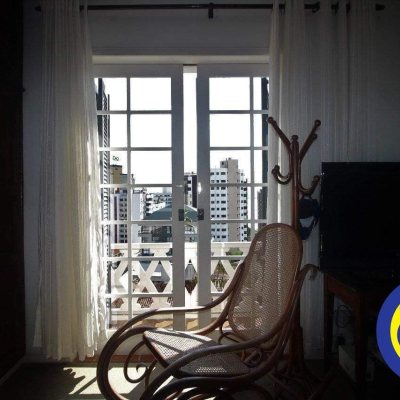 Casa Residencial com 536m², 4 quartos, 1 suíte, 4 garagens, no bairro Centro em Florianópolis