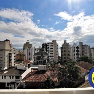 Casa Residencial com 536m², 4 quartos, 1 suíte, 4 garagens, no bairro Centro em Florianópolis