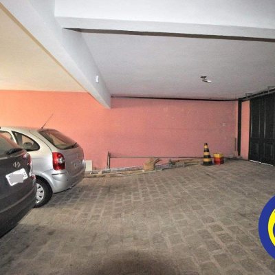 Casa Residencial com 536m², 4 quartos, 1 suíte, 4 garagens, no bairro Centro em Florianópolis
