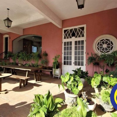 Casa Residencial com 536m², 4 quartos, 1 suíte, 4 garagens, no bairro Centro em Florianópolis