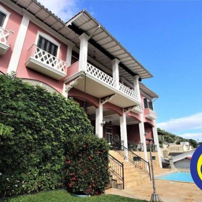 Casa Residencial com 536m², 4 quartos, 1 suíte, 4 garagens, no bairro Centro em Florianópolis