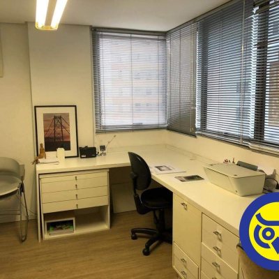 Sala com 24m², 1 garagem, no bairro Centro em Florianópolis