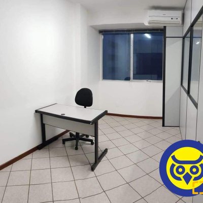 Sala com 42m², no bairro Centro em Florianópolis