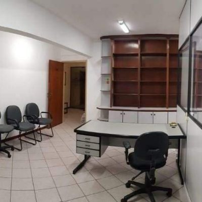 Sala com 42m², no bairro Centro em Florianópolis