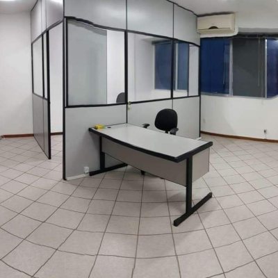 Sala com 42m², no bairro Centro em Florianópolis