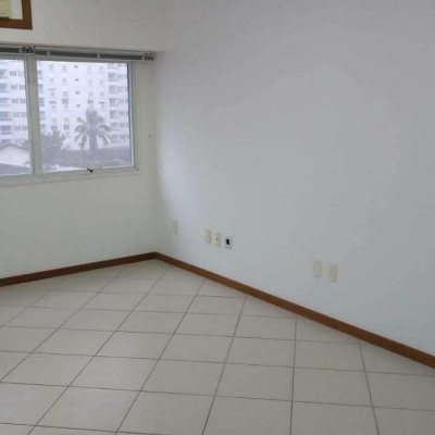 Sala com 23m², 1 garagem, no bairro Trindade em Florianópolis