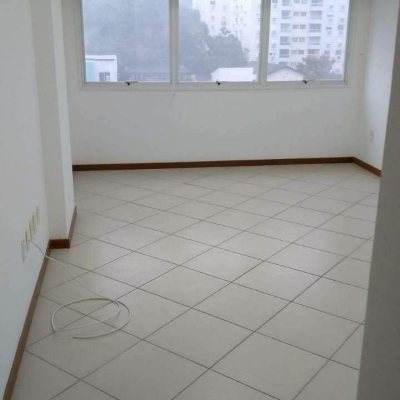 Sala com 23m², 1 garagem, no bairro Trindade em Florianópolis