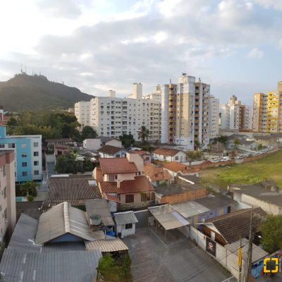 Sala com 23m², 1 garagem, no bairro Trindade em Florianópolis