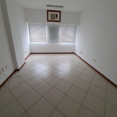Sala com 23m², 1 garagem, no bairro Trindade em Florianópolis