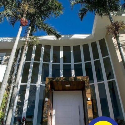 Casa Residencial com 436m², 4 quartos, 4 suítes, 6 garagens, no bairro Jurerê Internacional em Florianópolis