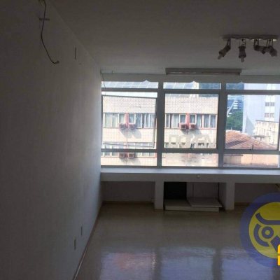 Sala com 40m², no bairro Centro em Florianópolis