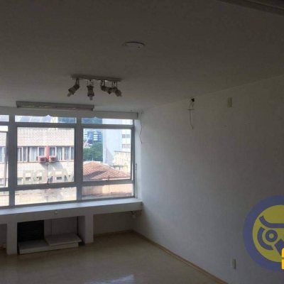 Sala com 40m², no bairro Centro em Florianópolis