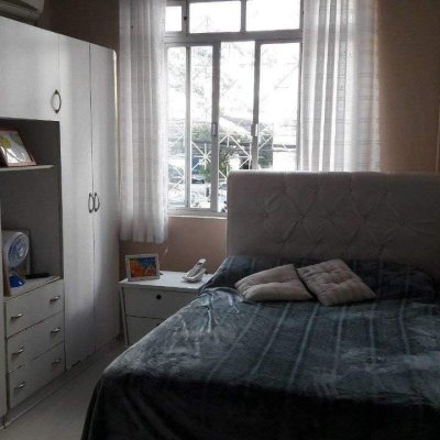 Casa Residencial com 198m², 3 quartos, 2 garagens, no bairro Centro em Florianópolis