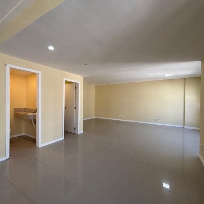 Sala com 67m², 178 garagens, no bairro Centro em Florianópolis