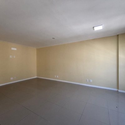 Sala com 67m², 178 garagens, no bairro Centro em Florianópolis