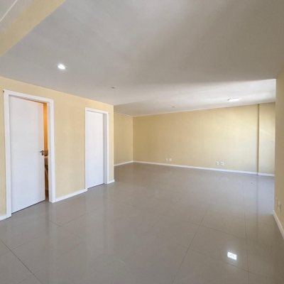 Sala com 67m², 178 garagens, no bairro Centro em Florianópolis
