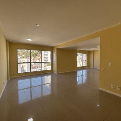 Sala com 67m², 178 garagens, no bairro Centro em Florianópolis