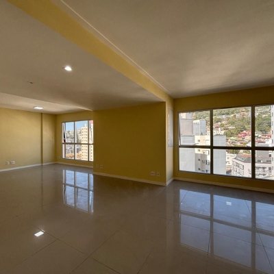 Sala com 67m², 178 garagens, no bairro Centro em Florianópolis