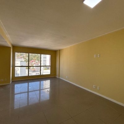 Sala com 67m², 178 garagens, no bairro Centro em Florianópolis