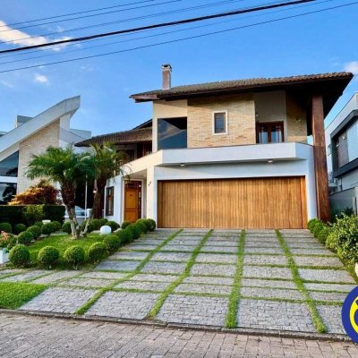 Casa Residencial com 600m², 5 quartos, 3 suítes, 3 garagens, no bairro Jurerê Internacional em Florianópolis