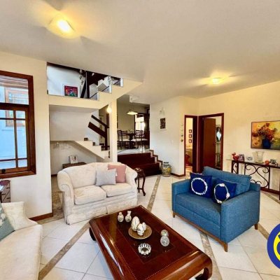Casa Residencial com 600m², 5 quartos, 3 suítes, 3 garagens, no bairro Jurerê Internacional em Florianópolis