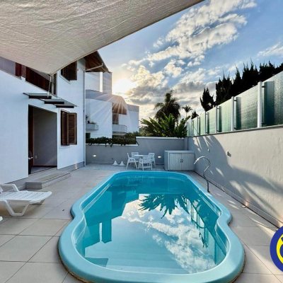 Casa Residencial com 600m², 5 quartos, 3 suítes, 3 garagens, no bairro Jurerê Internacional em Florianópolis