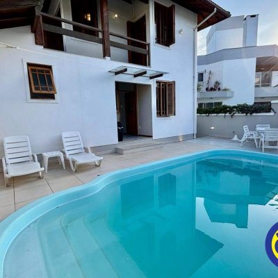 Casa Residencial com 600m², 5 quartos, 3 suítes, 3 garagens, no bairro Jurerê Internacional em Florianópolis