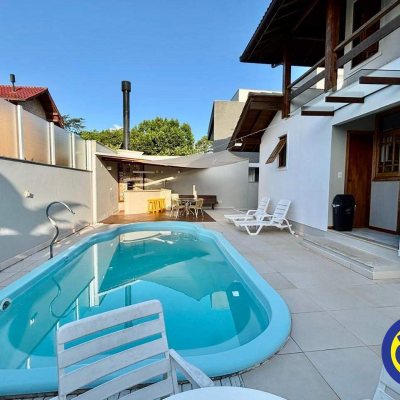 Casa Residencial com 600m², 5 quartos, 3 suítes, 3 garagens, no bairro Jurerê Internacional em Florianópolis