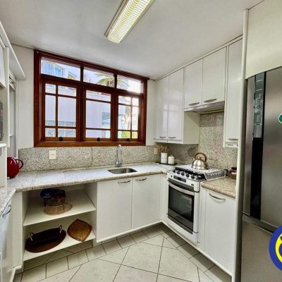 Casa Residencial com 600m², 5 quartos, 3 suítes, 3 garagens, no bairro Jurerê Internacional em Florianópolis