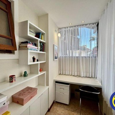 Casa Residencial com 600m², 5 quartos, 3 suítes, 3 garagens, no bairro Jurerê Internacional em Florianópolis