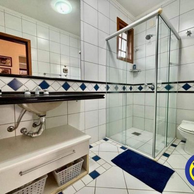 Casa Residencial com 600m², 5 quartos, 3 suítes, 3 garagens, no bairro Jurerê Internacional em Florianópolis