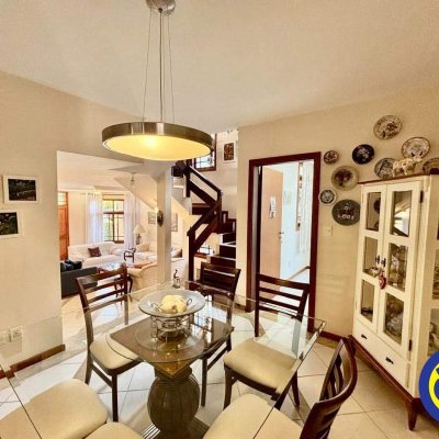 Casa Residencial com 600m², 5 quartos, 3 suítes, 3 garagens, no bairro Jurerê Internacional em Florianópolis