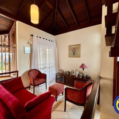 Casa Residencial com 600m², 5 quartos, 3 suítes, 3 garagens, no bairro Jurerê Internacional em Florianópolis