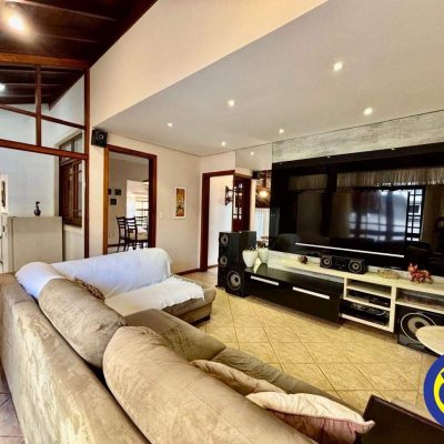 Casa Residencial com 600m², 5 quartos, 3 suítes, 3 garagens, no bairro Jurerê Internacional em Florianópolis