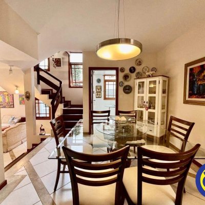 Casa Residencial com 600m², 5 quartos, 3 suítes, 3 garagens, no bairro Jurerê Internacional em Florianópolis