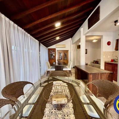 Casa Residencial com 600m², 5 quartos, 3 suítes, 3 garagens, no bairro Jurerê Internacional em Florianópolis