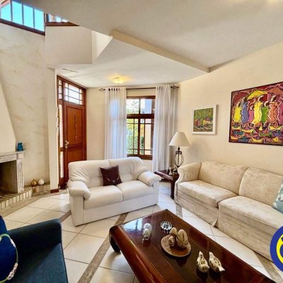 Casa Residencial com 600m², 5 quartos, 3 suítes, 3 garagens, no bairro Jurerê Internacional em Florianópolis