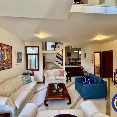 Casa Residencial com 600m², 5 quartos, 3 suítes, 3 garagens, no bairro Jurerê Internacional em Florianópolis