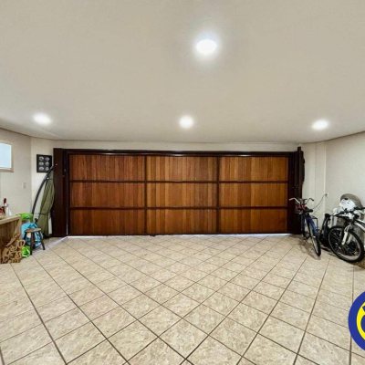 Casa Residencial com 600m², 5 quartos, 3 suítes, 3 garagens, no bairro Jurerê Internacional em Florianópolis