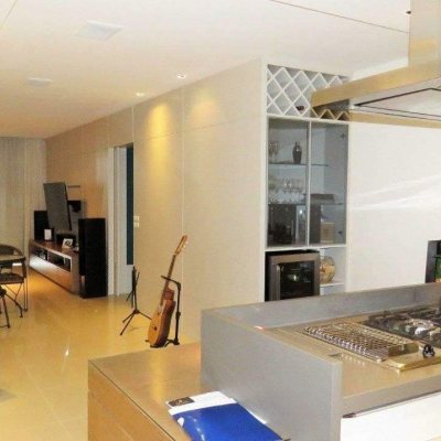 Apartamentos com 117m², 3 quartos, 3 suítes, 3 garagens, no bairro Centro em Florianópolis