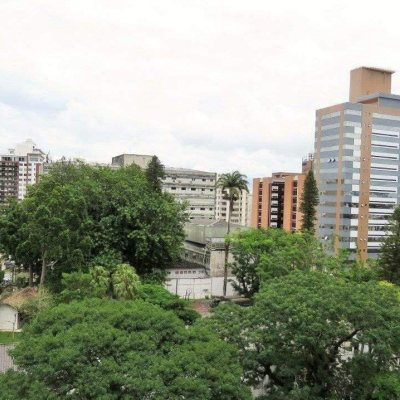 Apartamentos com 117m², 3 quartos, 3 suítes, 3 garagens, no bairro Centro em Florianópolis