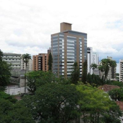 Apartamentos com 117m², 3 quartos, 3 suítes, 3 garagens, no bairro Centro em Florianópolis