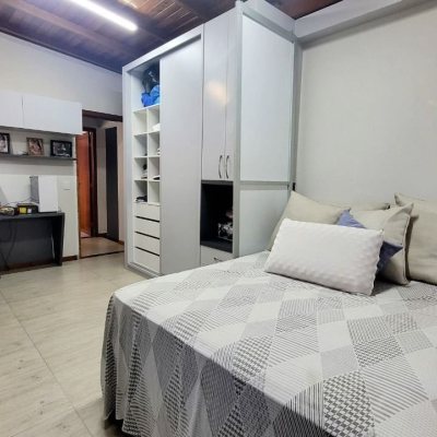 Casa Residencial com 125m², 4 quartos, 2 garagens, no bairro Campeche em Florianópolis