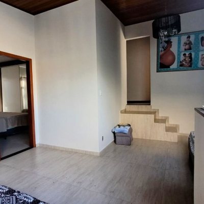 Casa Residencial com 125m², 4 quartos, 2 garagens, no bairro Campeche em Florianópolis