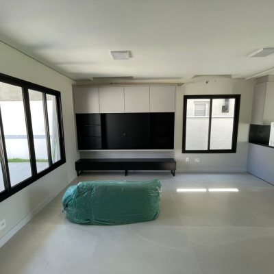 Casa Residencial com 149m², 3 quartos (sendo 3 suítes), 2 garagens, no bairro Santo Antônio De Lisboa em Florianópolis