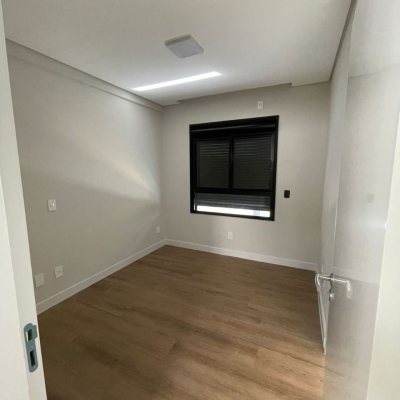 Casa Residencial com 149m², 3 quartos (sendo 3 suítes), 2 garagens, no bairro Santo Antônio De Lisboa em Florianópolis